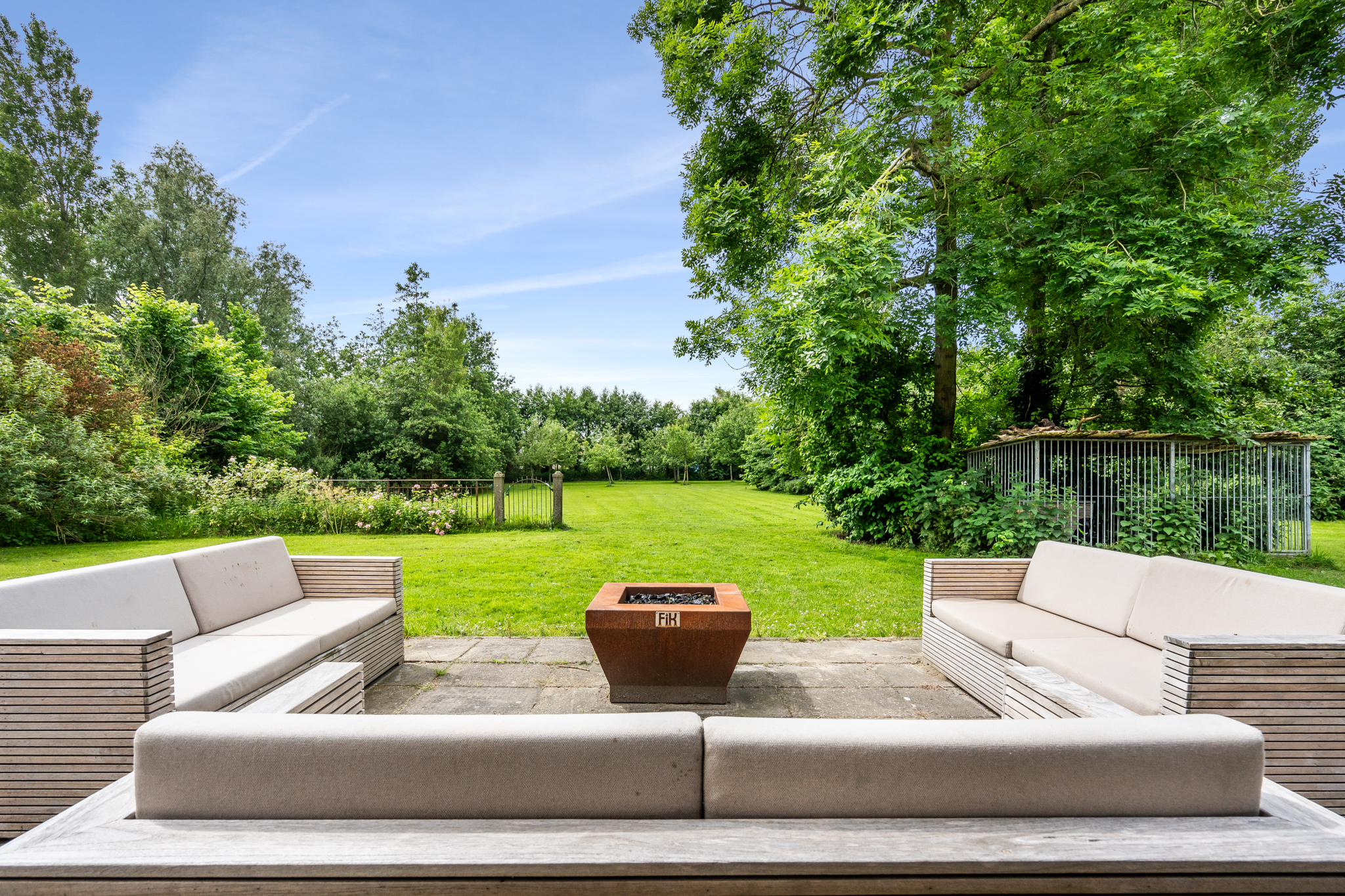 AM100699-33930-200933047