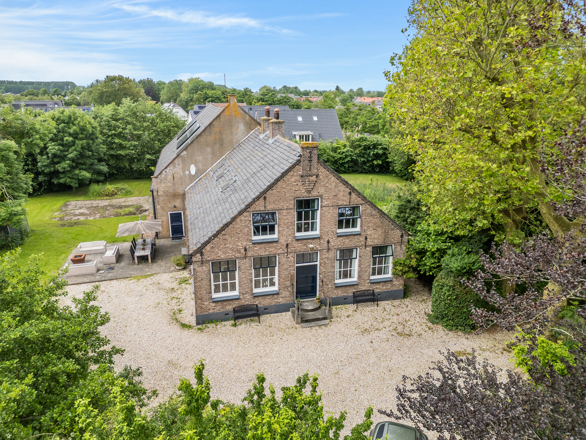 AM100699-33930-200933073