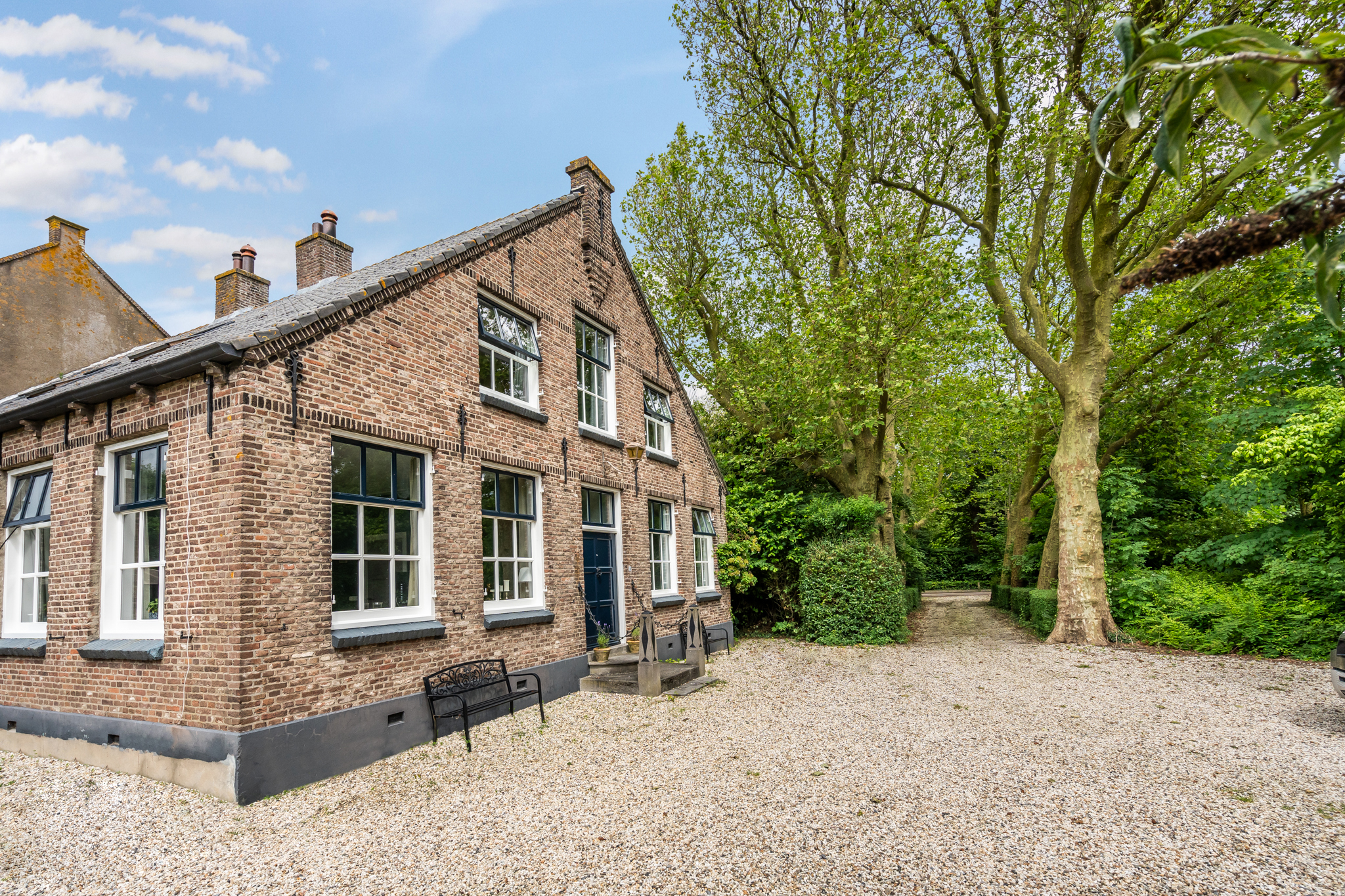 AM100699-33930-200933079