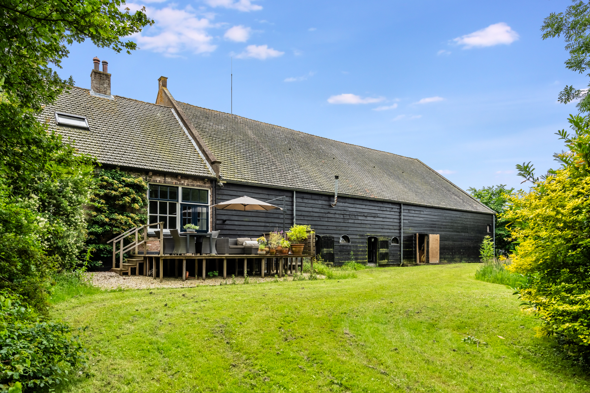 AM100699-33930-200933085