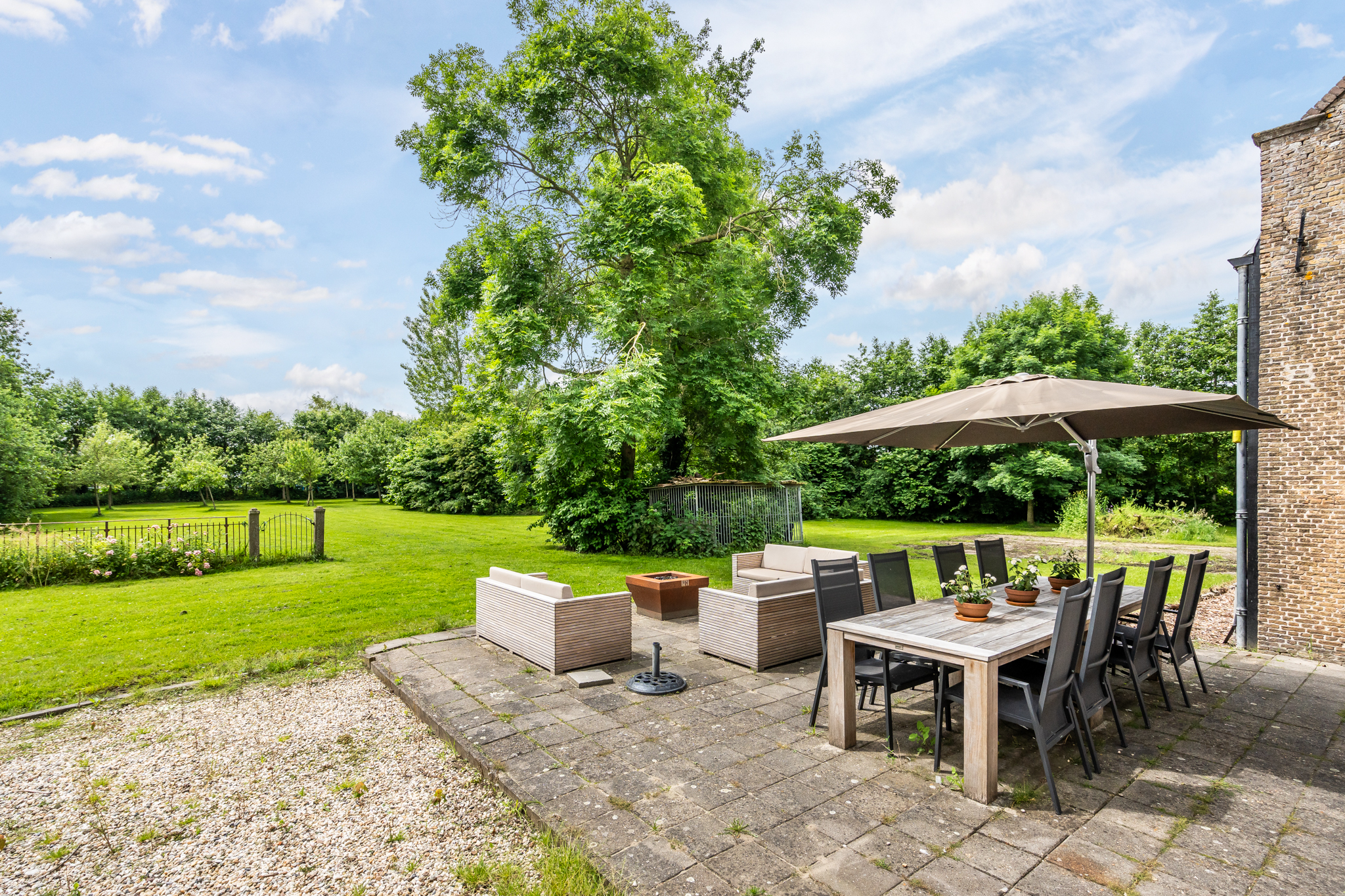 AM100699-33930-200933091