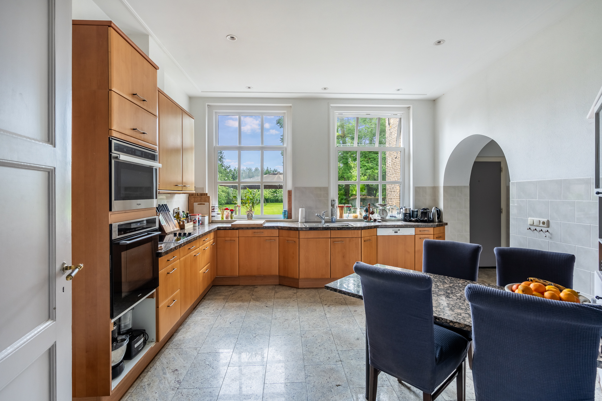 AM100699-33930-200933115