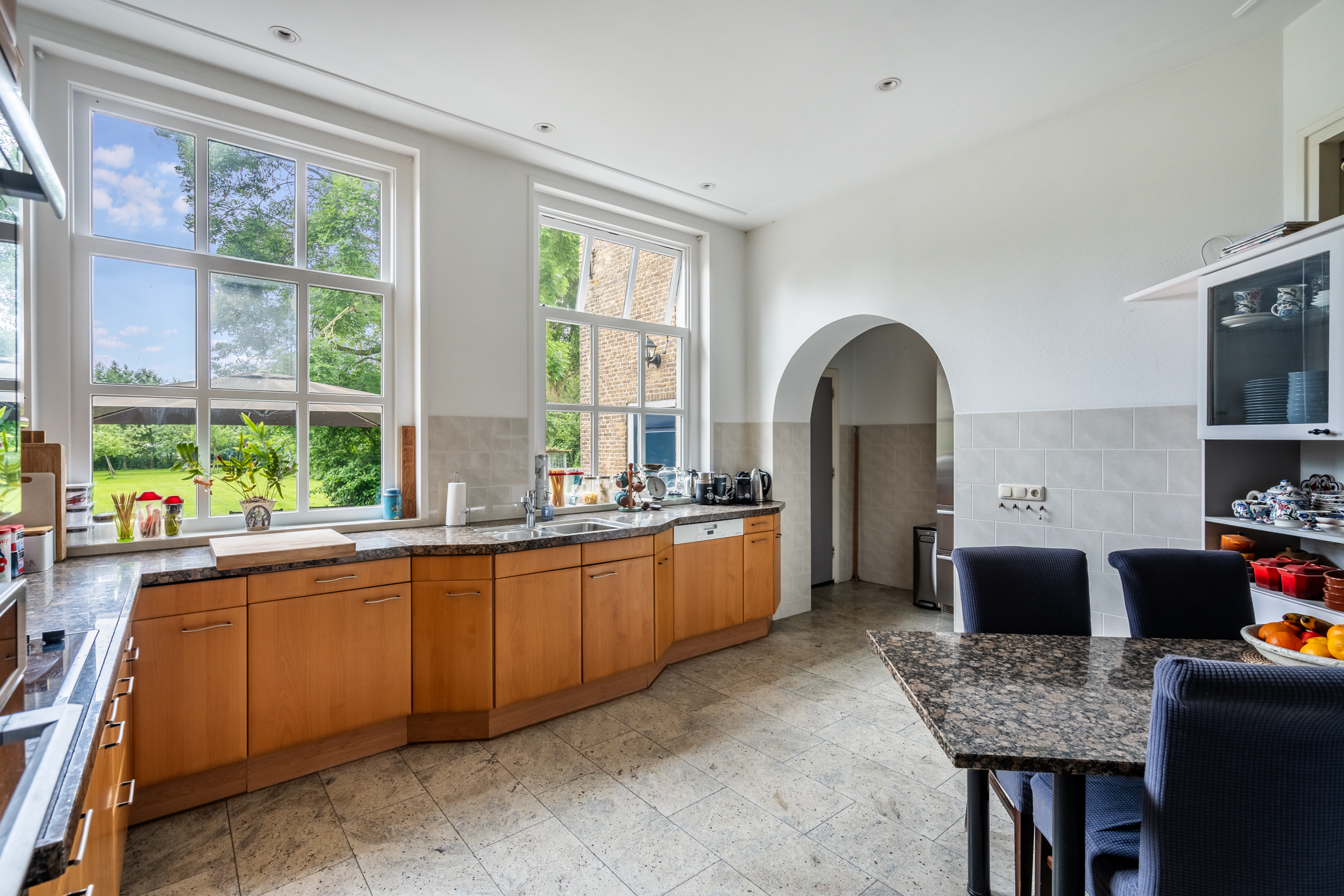 AM100699-33930-200933123