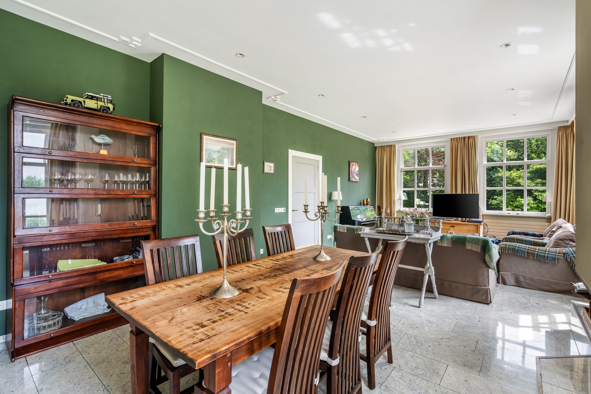 AM100699-33930-200933145