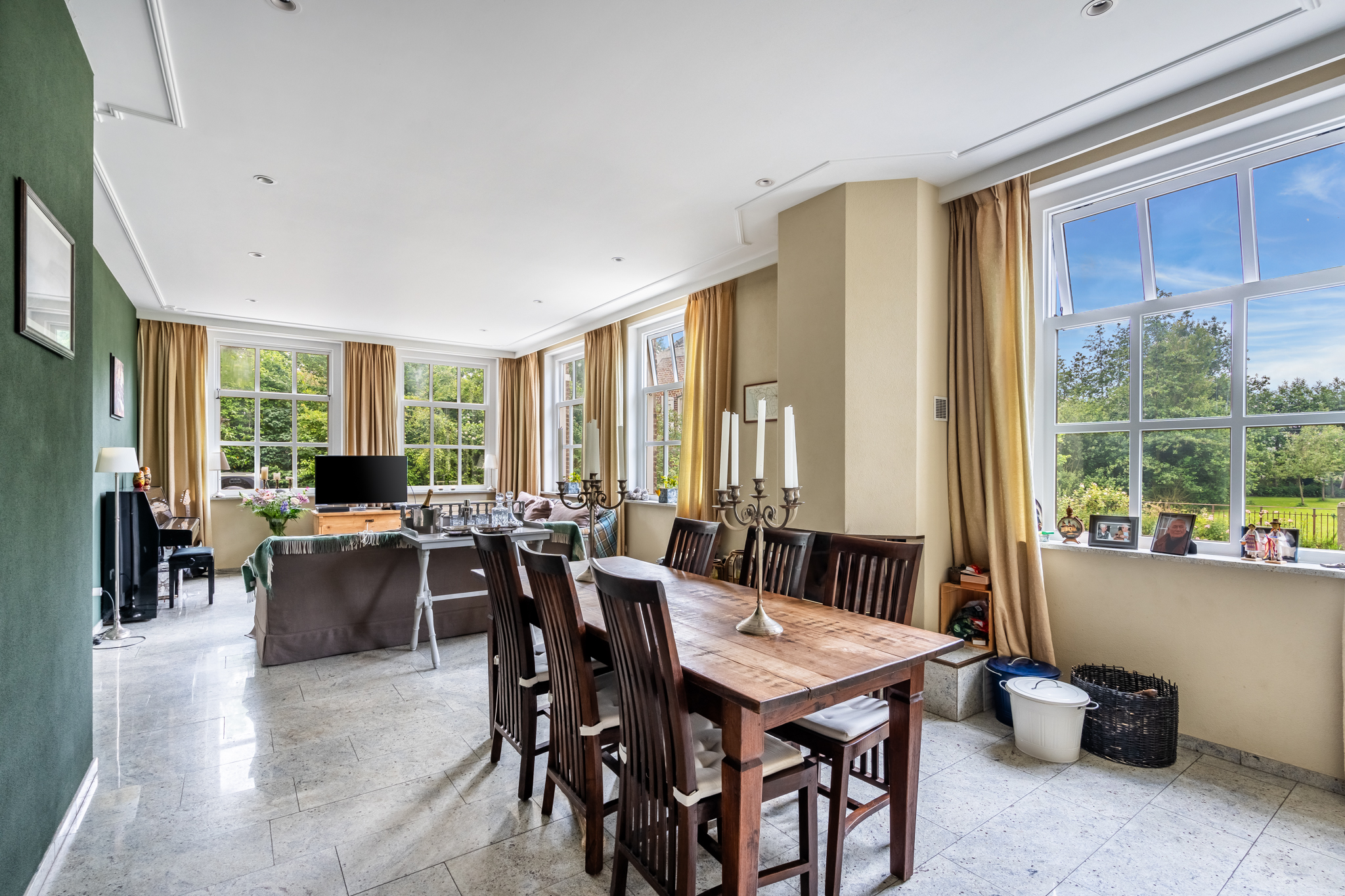 AM100699-33930-200933155