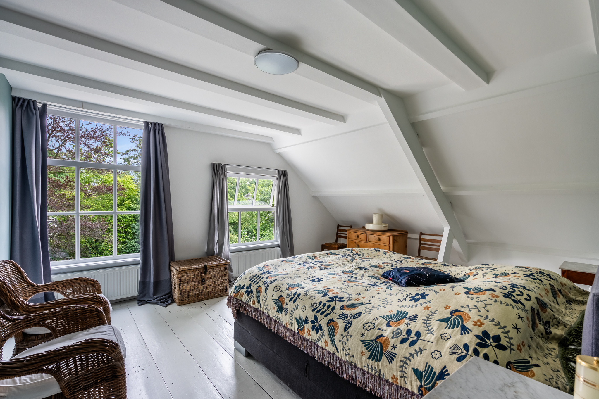 AM100699-33930-200933183