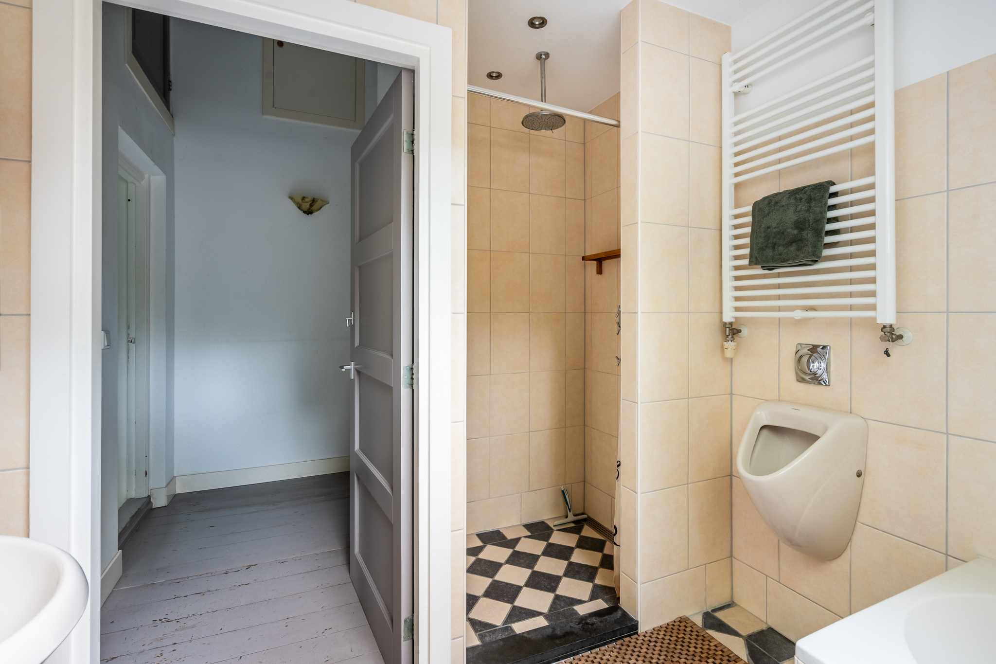 AM100699-33930-200933255