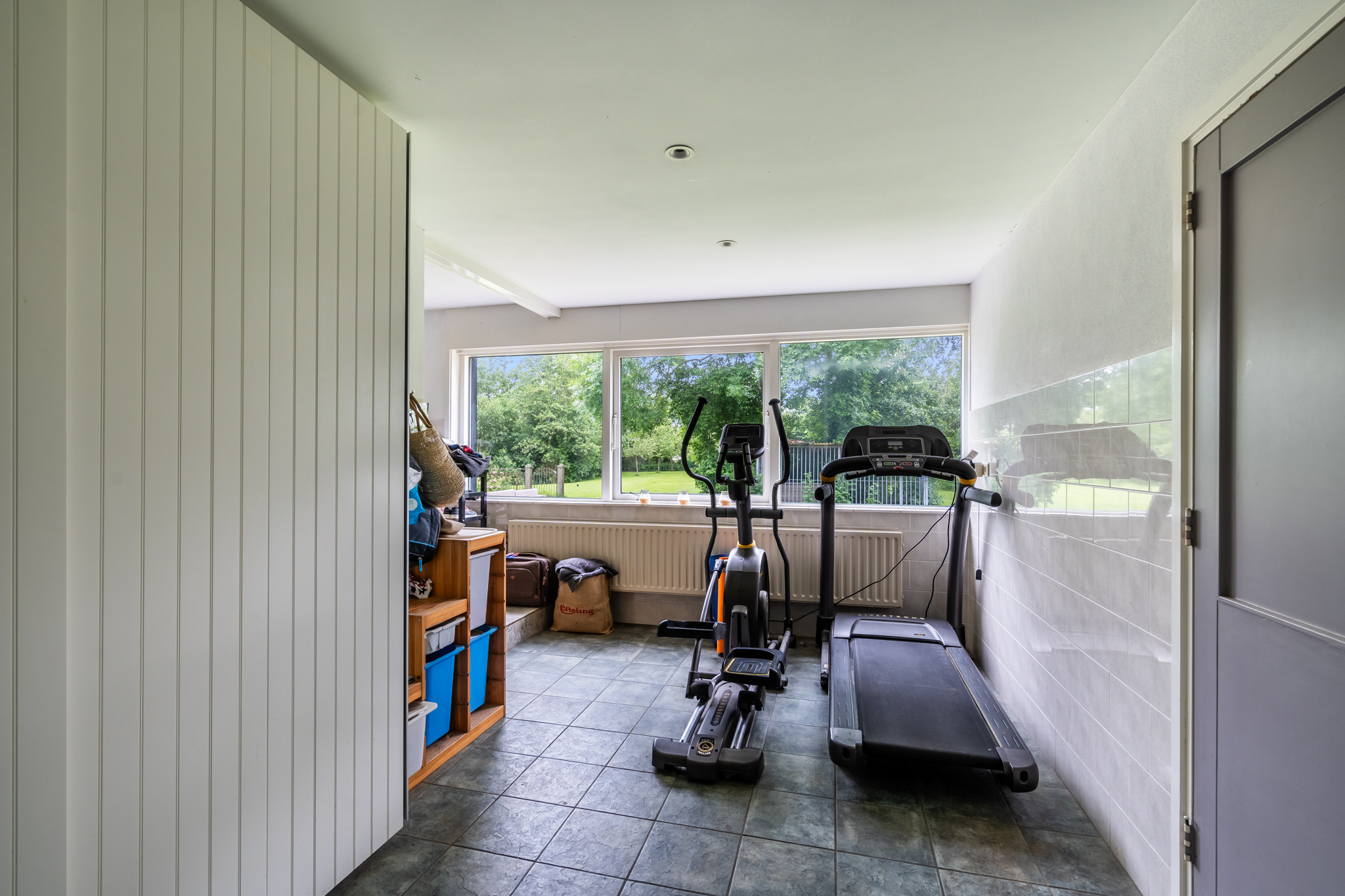 AM100699-33930-200933287