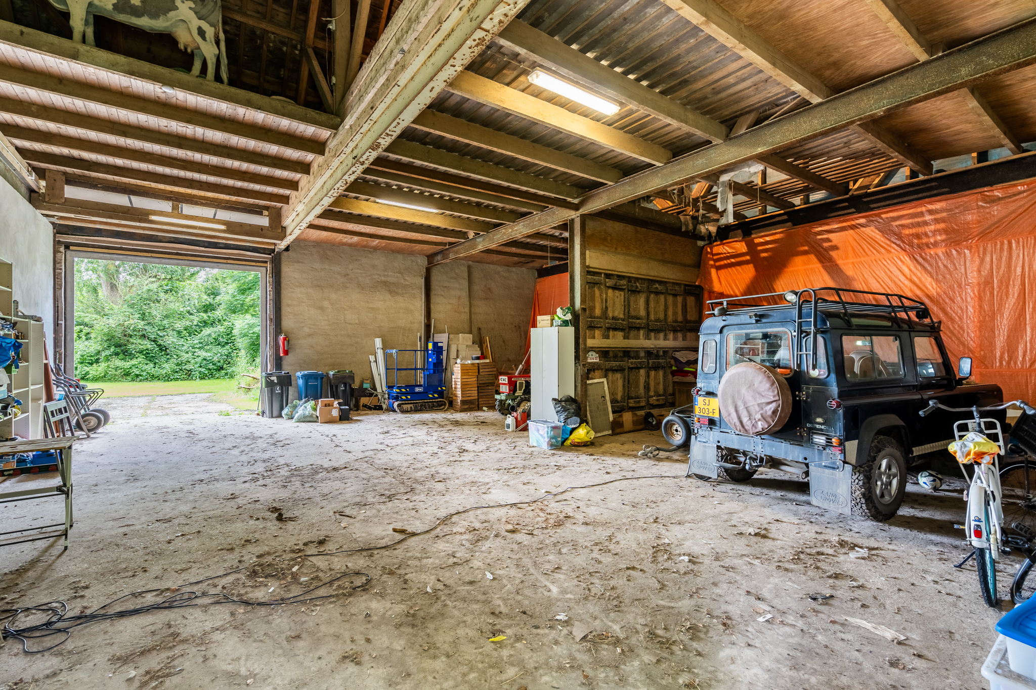 AM100699-33930-200933361