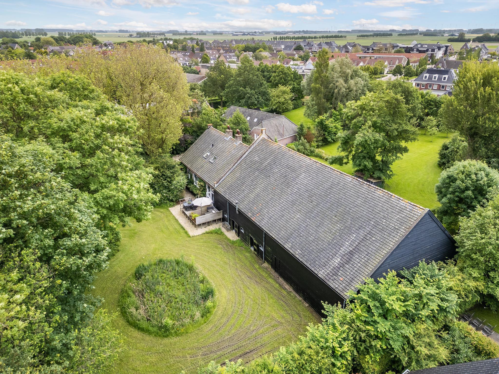 AM100699-33930-200933383